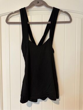 Lea & Viola Black Cross-Back Tank Top